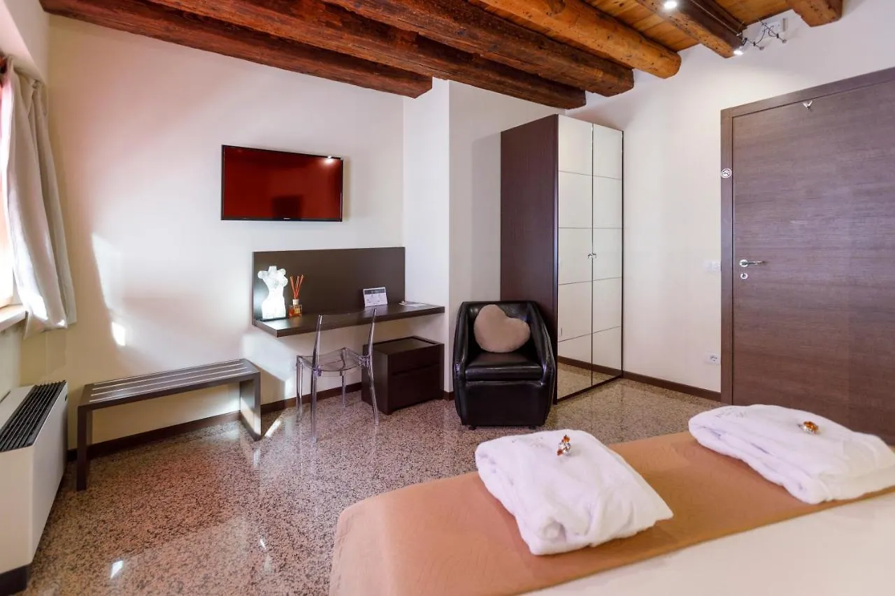 La Bella Verona Wine Suite Italy