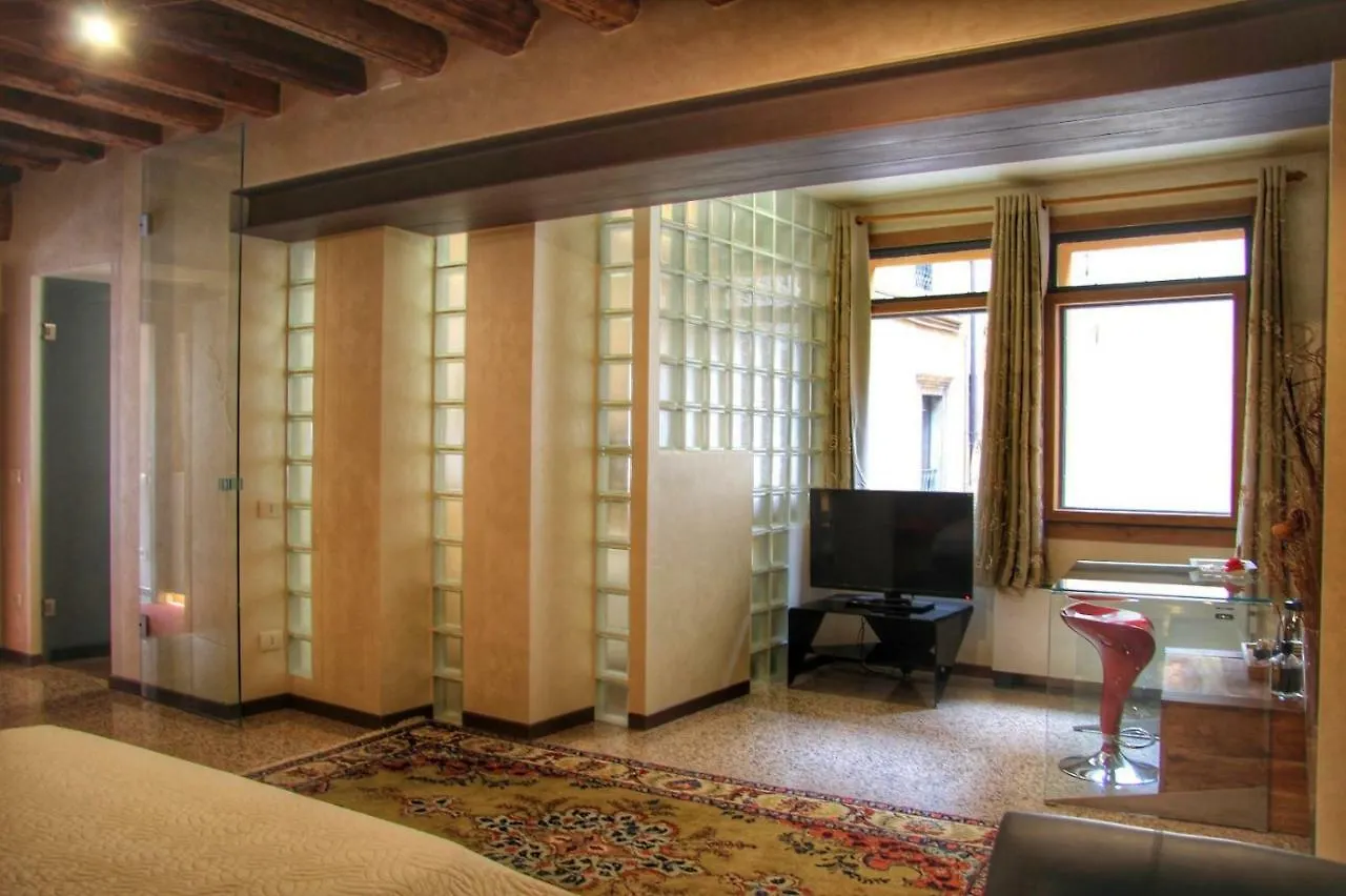 La Bella Verona Wine Suite